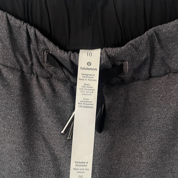 Lululemon On The Fly Crop 23” Heathered Black Full On Luxtreme Ankle Pants Sz 10 - Picture 3 of 5